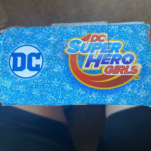 DC SUPER HERO GIRLS BATGIRL NEW IN BOX BUT CORNER OF BOX A SMALL DAMAGED AREA - Picture 6 of 9